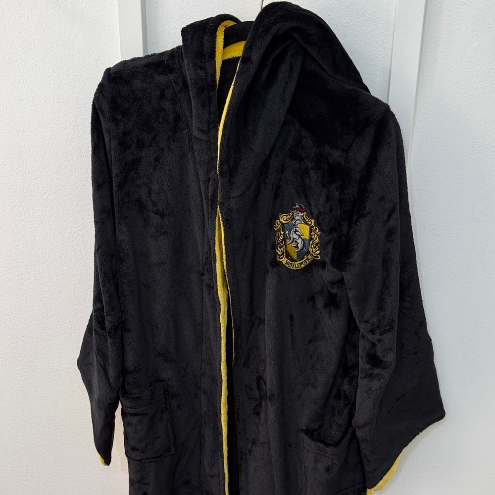 Harry Potter Hufflepuff Embroidered Crest Robe